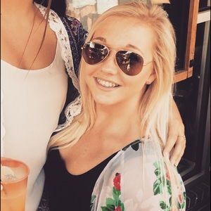 Meet your Posher, Caroline