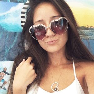 Meet your Posher, Cierra