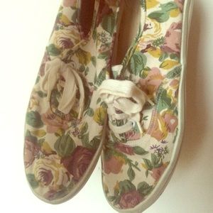 Vintage floral sneakers