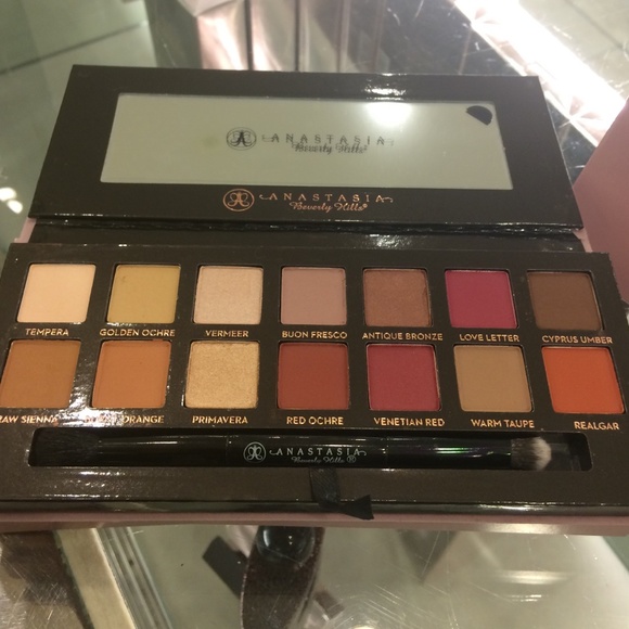 New modern renaissance 2016 palette. Brand new - Picture 2 of 3