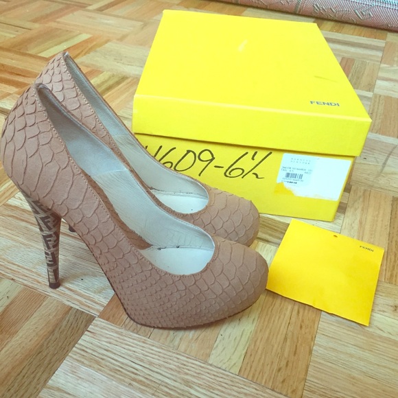 Fendi pumps! With box and Barney's tag - Picture 1 of 4