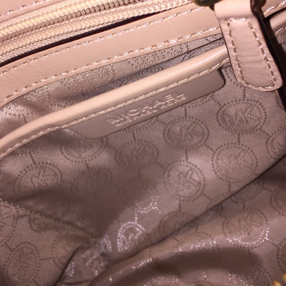 Michael Kors Bucket Handbag - Picture 2 of 2