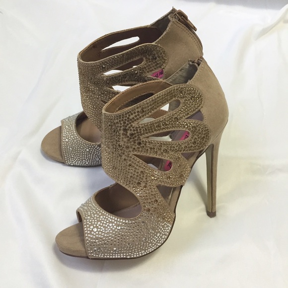 Betsey Johnson Nolaa Sandals - Picture 3 of 4