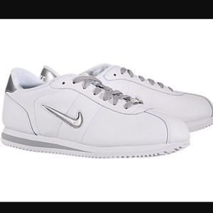 Nike Classic White Cortez's! EUC like new!