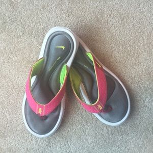 NIKE FOAM SANDALS -size 7