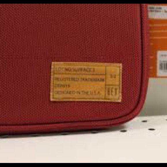 13" BURGUNDY LAPTOP CASE FLEECE,WATER RESISTANT - Picture 3 of 3