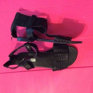 Super cute black sandals