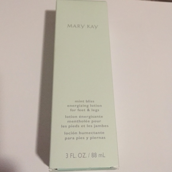 Mary Kay bundle: Mint Bliss Lotion, 2 mascaras