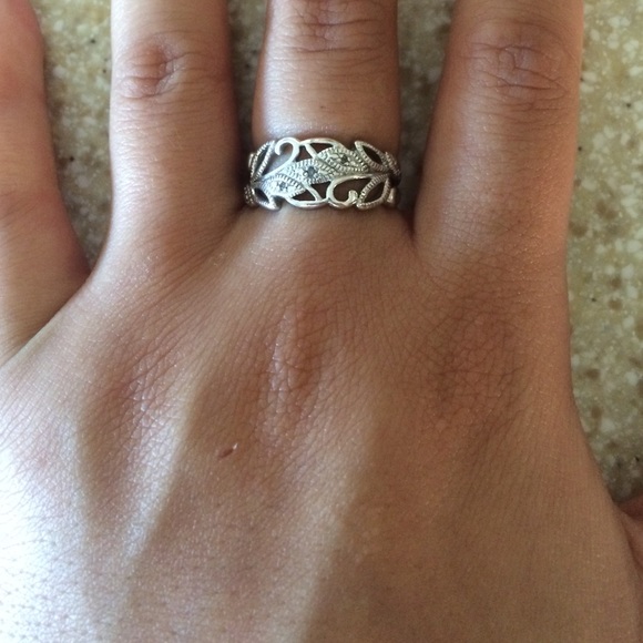 Sterling silver "leaves" ring