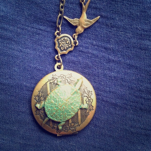 Necklace with turtle locket with 18" chain