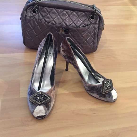 NWT Stuart Weitzman GEMSTONE Crushed Velvet Heel size 8