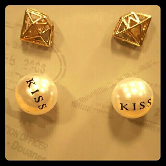 2 Pairs of Earrings