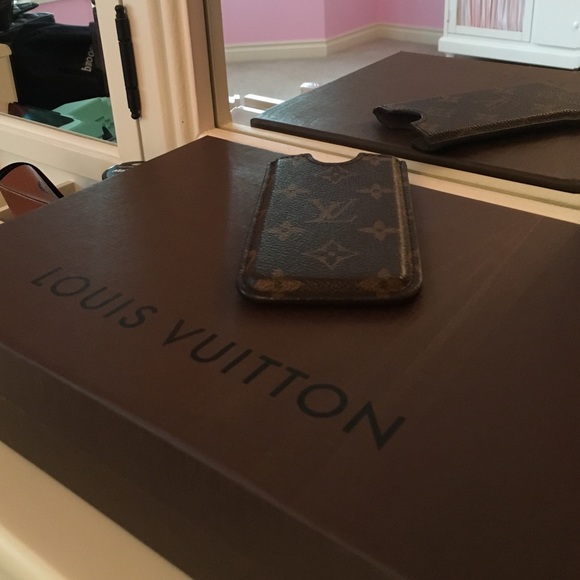 Louis Vuitton Phone Case - Picture 4 of 4