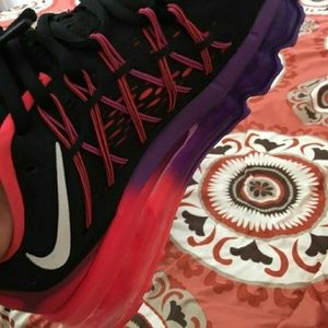 News  Nike shoes size 7 1/2