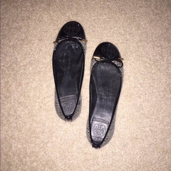 SALE ‼️Black flats size 6