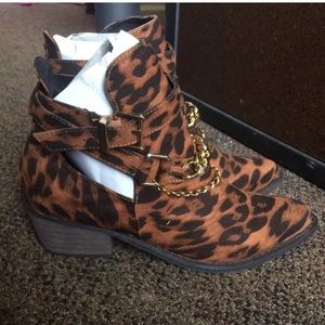 Shoe Dazzle Leopard Booties- NEVER WORN