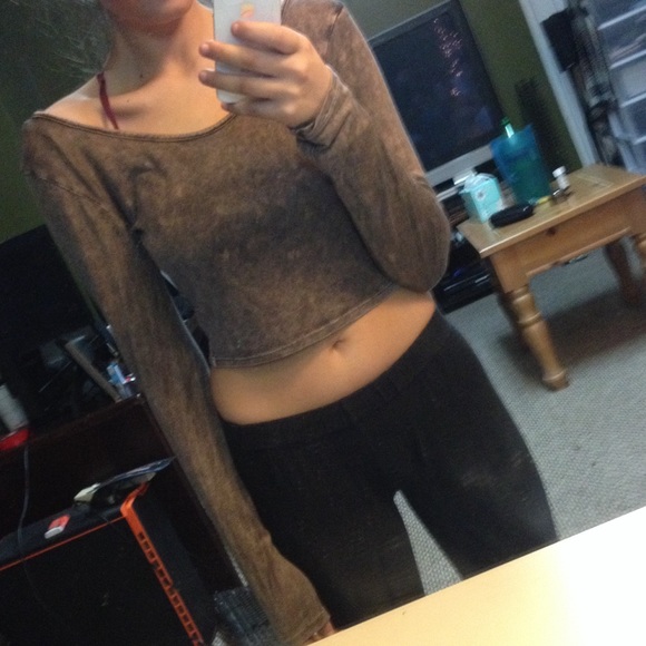 Long sleeve crop top