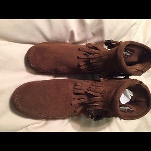 Women's size 8 brown Minnetonkas