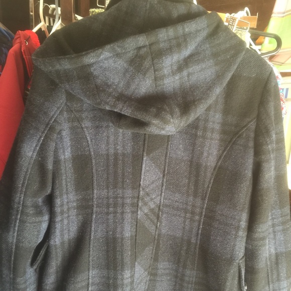 Guess coat - Picture 2 of 2
