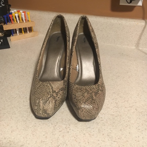 Mossimo Faux Snake Skin Heels - Picture 3 of 4