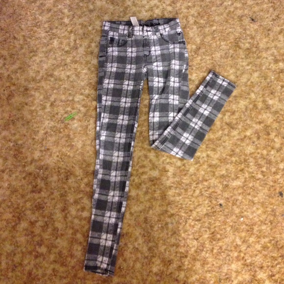 grey+white plaid jeggings