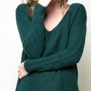 BRANDY MELVILLE SWEATER