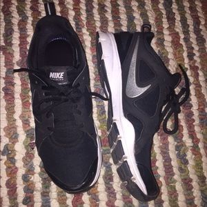 Size 8.5 Nike Trainers!!