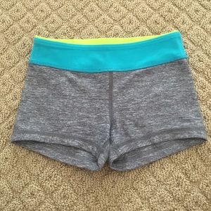brand new IVIVVA (KIDS) booty shorts