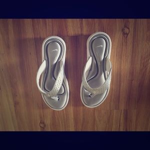 Nike comfort footbed flip flops.