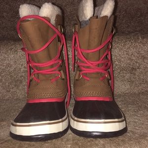 Authentic Sorel leather & rubber waterproof boots