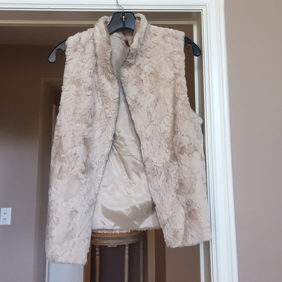 M Cream Faux Fur Vest - image 1