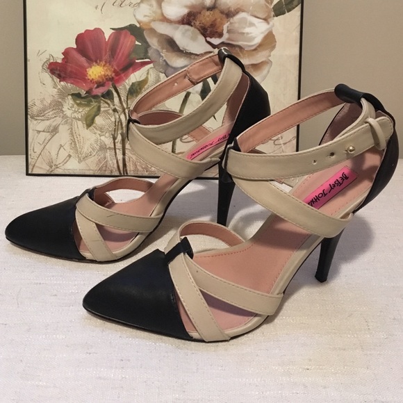 Sexy neutral heels - Picture 2 of 4