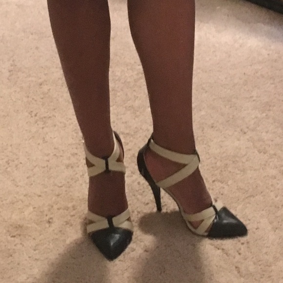 Sexy neutral heels - Picture 4 of 4