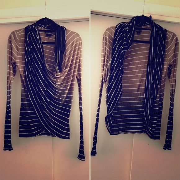 Buckle convertible sweater size:small $20 - Picture 1 of 1