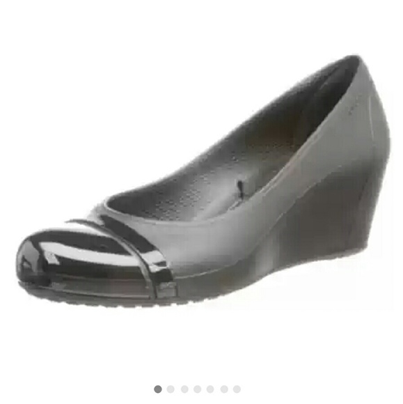 Woman's cap toe wedges