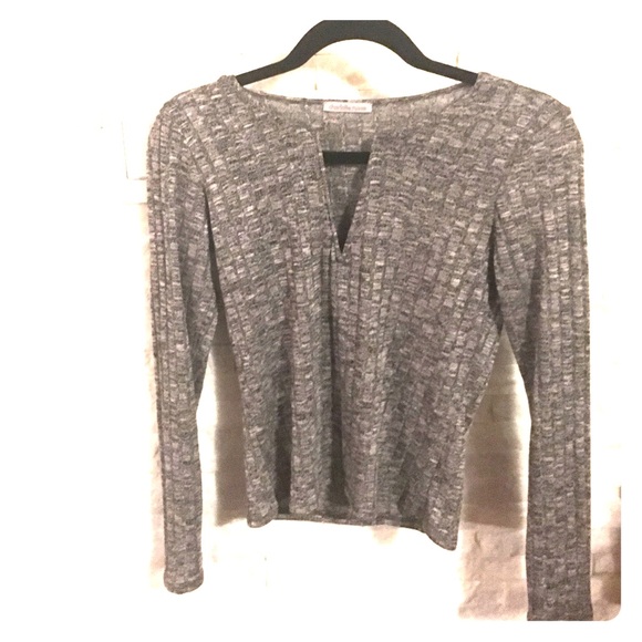 Long sleeve shirt with steel v-neck