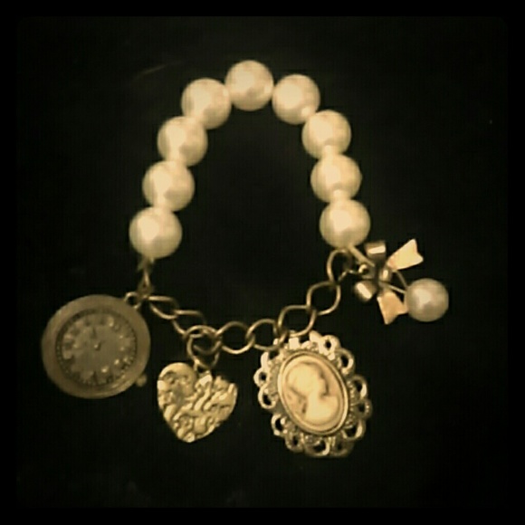 Pearl vintage style charm bracelet