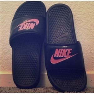 Girl Nike sliders