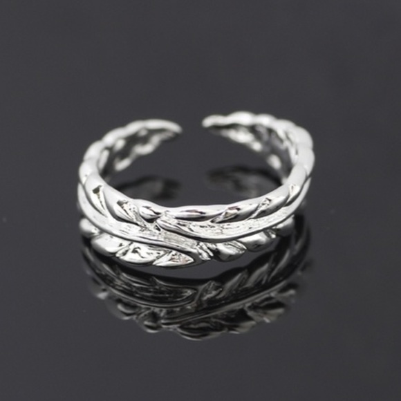 ‼️SALE‼️🎉HP🎉925 Sterling Silver Leaf Toe Ring - Picture 3 of 3