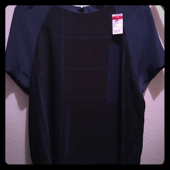 Retro-looking business top