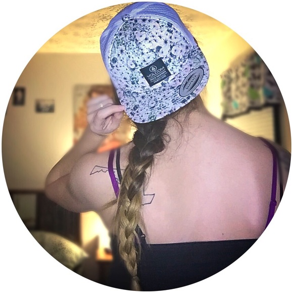 ✨Volcom Snapback✨