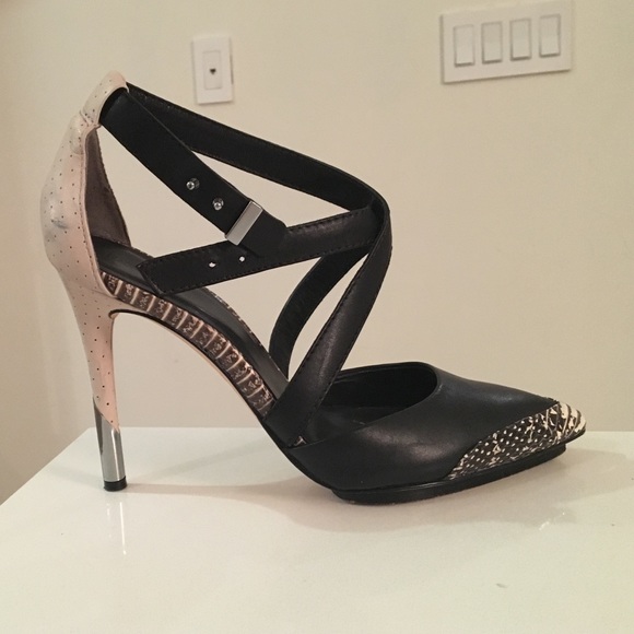 Rachel Roy pump