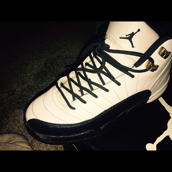 JORDAN TAXI 12s SIZE 4.5