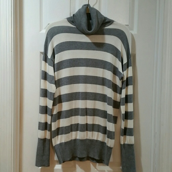 Gap sweater