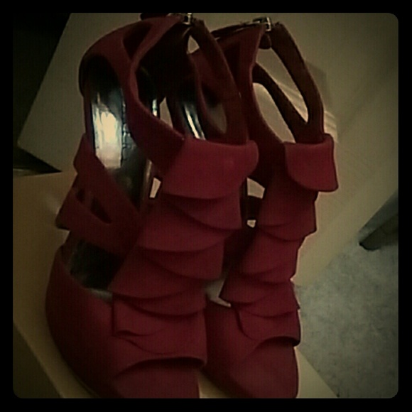 Red suede heels with ruffle detail??cute