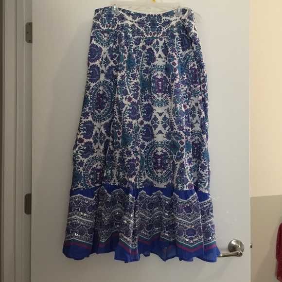 Long hippie-style skirt with sequins