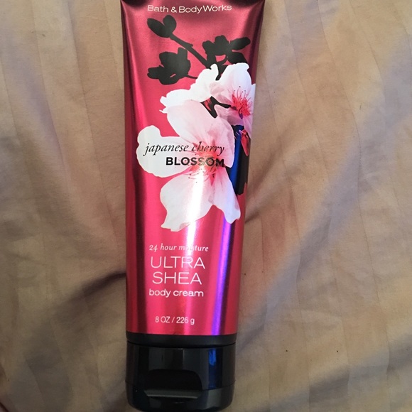 B&BW Japanese Cherry Blossom