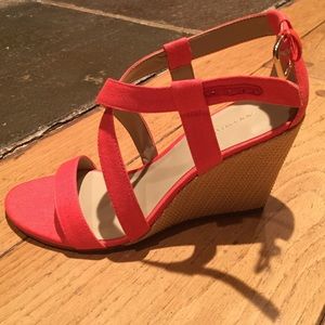 Priscilla linen Buckle Wedge