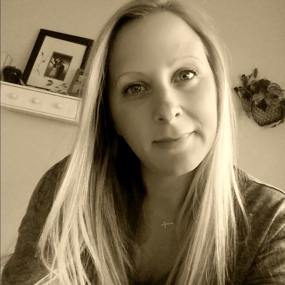 Meet your Posher, Liz - Picture 1 of 1