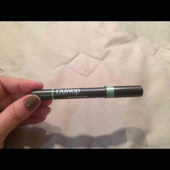 NEW DEWOP REVERSE LIPLINER (0.13 oz.)